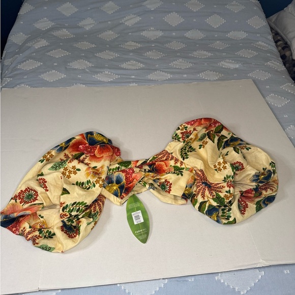 FARM Rio Cream and Red Floral Blouse. - Picture 8 of 15